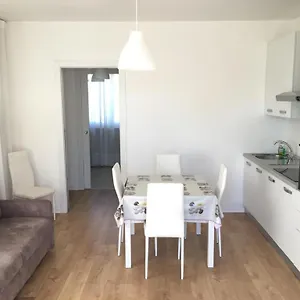 https://villa-de-mari.hotelslidodijesolo.com