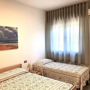 https://centrale-bilocale-4-5-persone.hotelslidodijesolo.com